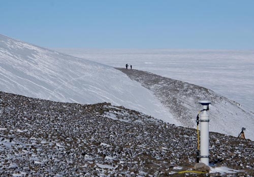 Displacement of the Earth's crust in Antarctica: Data set from a comprehensive analysis of geodetic GNSS measurements now published (GIANT-REGAIN)